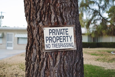 Trespassing — проникновение на частную территорию