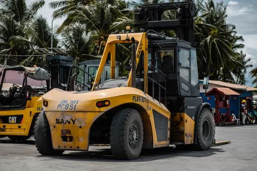 forklift — Вилочный погрузчик
