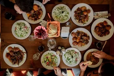 zu Abend essen — ужинать