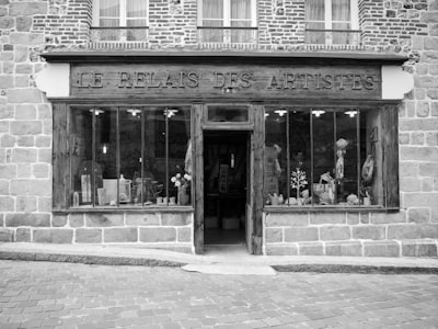 behaves — ведёт себя