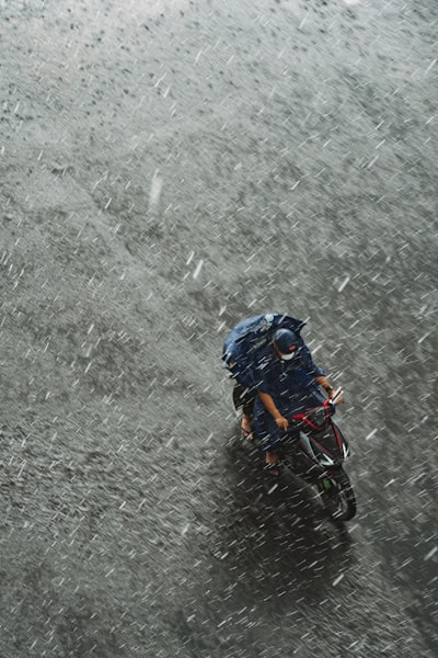 Pour with rain — лить как из ведра