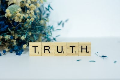 truthfully — правдиво