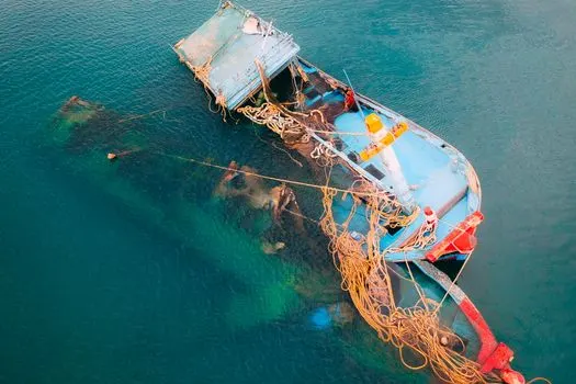 Wrecked ship — Затонувший корабль