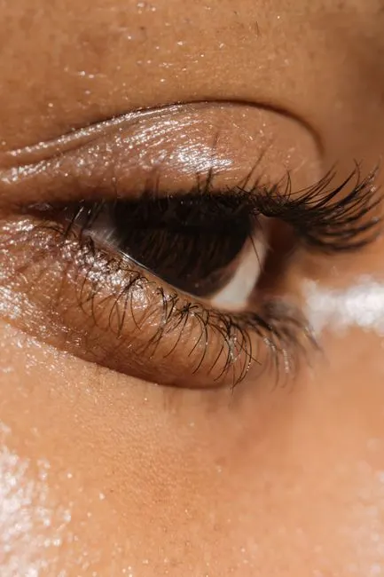 Droopy eyelids — Опущенные веки
