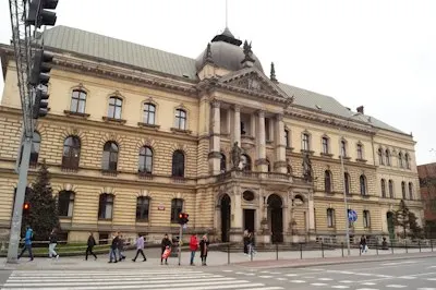 urząd wojewódzki — воеводское управление