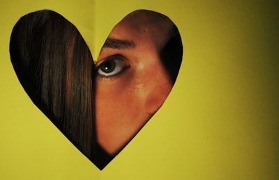 heart-shaped face — лицо в форме сердца