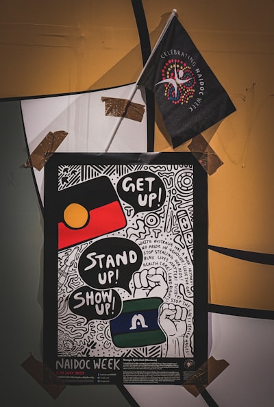 Show up — явиться