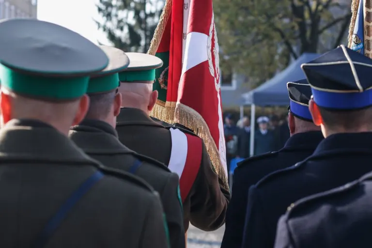 Sortez le drapeau — выставить