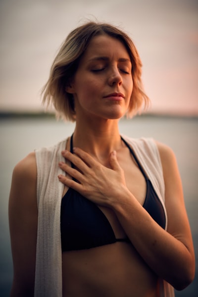 Take a deep breath — глубоко вдохнуть