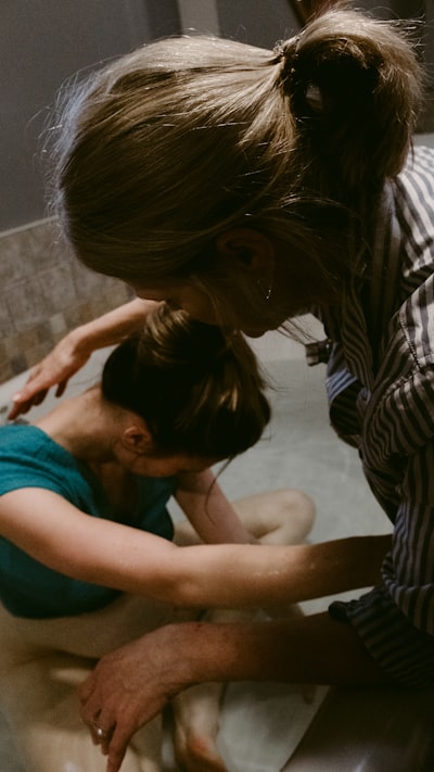 Midwife — акушерка