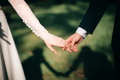 To wed — вступать в брак