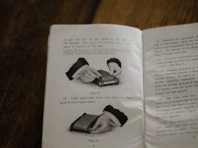 follow a manual — следовать инструкции