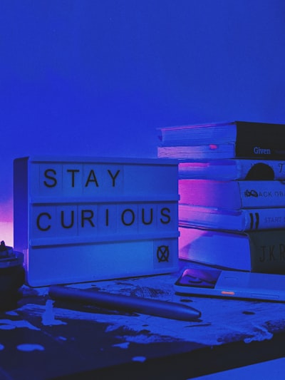 curiosidad — любопытство