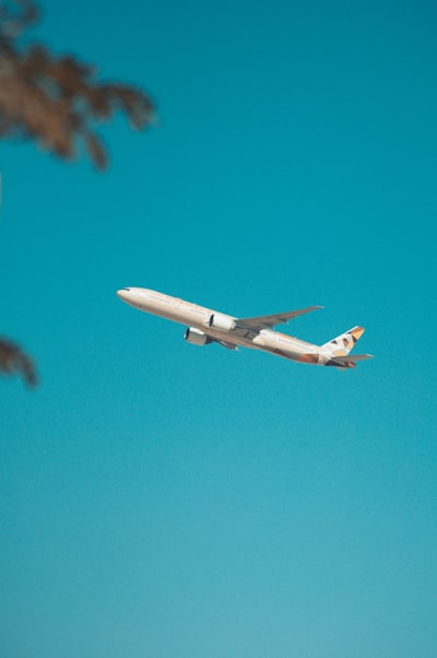 avión — самолёт
