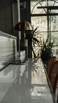 Glossy table — Глянцевый стол