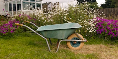 wheelbarrow — тачка