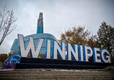 whimpering — хныча