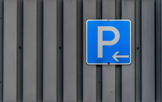 Gde mogu da parkiram? — где можно припарковаться?