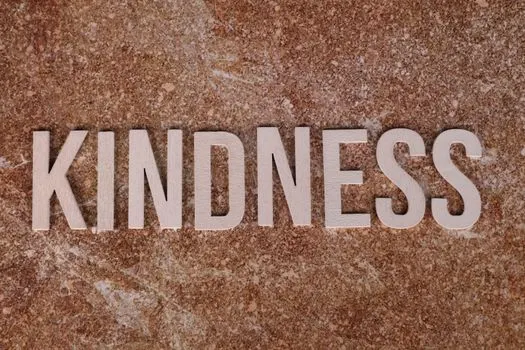 Be overwhelmed by kindness — Будьте тронуты добротой