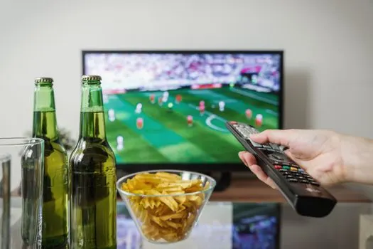 TV — телевидение
