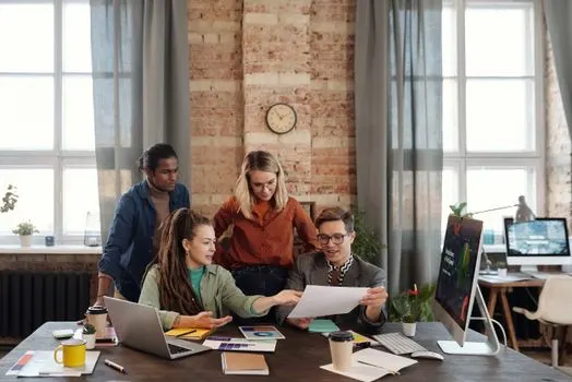 become a valuable asset to your team — стать ценным членом вашей команды