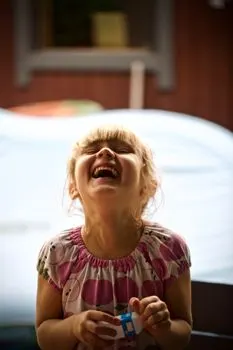 Laugh your head off — от души посмеяться
