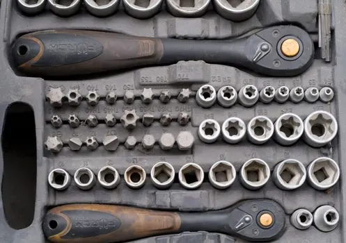 adjusting bolt — регулировочный болт