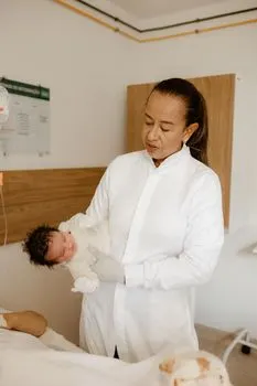 Obstetrician — Акушер