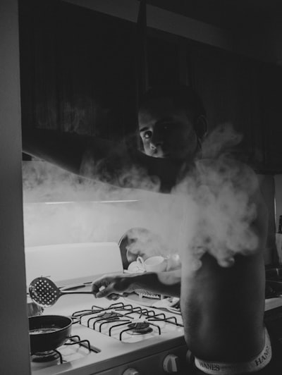 Choke on the fumes — задыхаться от дыма