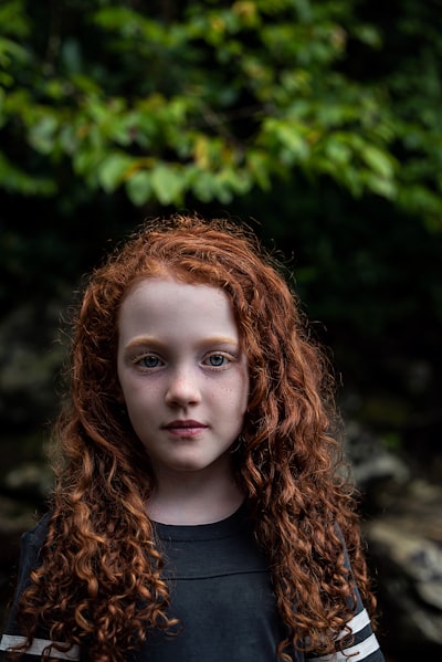 Auburn hair — рыжевато-каштановые волосы