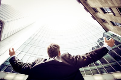 to reach for success — стремиться к успеху