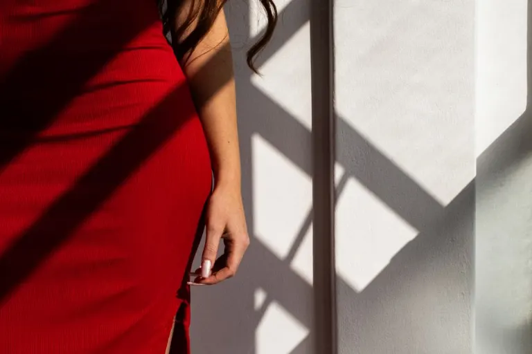 figure-hugging dress — платье-футляр