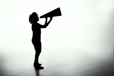 to amplify — усиливать