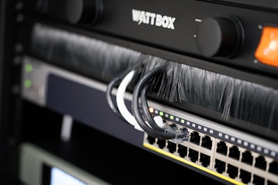 wired for sound — оборудован звуком