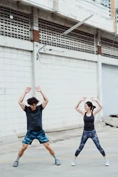 keep fit — поддерживать форму