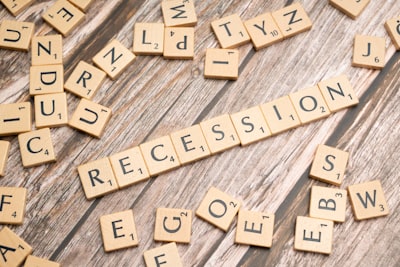 Recess into — утапливаться в