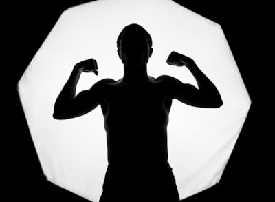 Strongman — диктатор