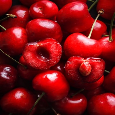 Cherry pit — вишнёвая косточка