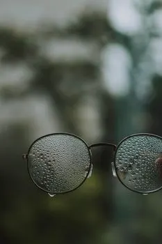 to fog up — запотевать