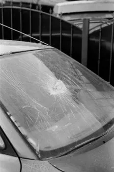 Windshield crack — Трещина на лобовом стекле