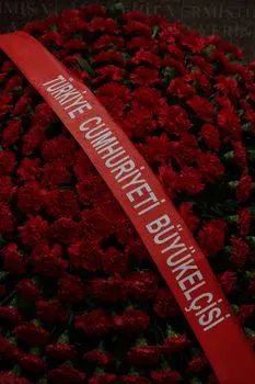 Commemorate — Увековечить