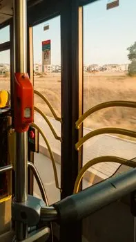 Idem autobusom do centra — еду автобусом до центра