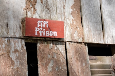 Detention facility — центр содержания под стражей