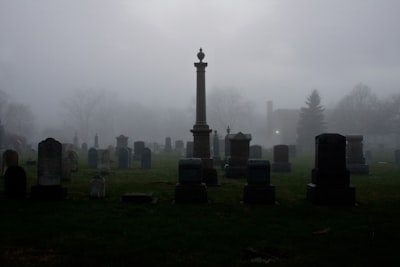 Cemetery — кладбище
