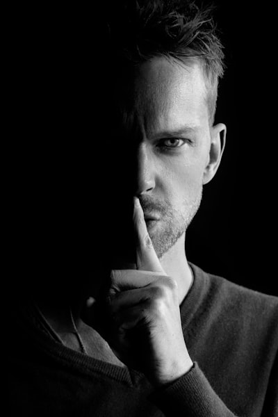 intriga — интрига