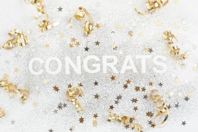 congratulate — поздравлять