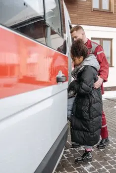 Porter secours — Окажите помощь