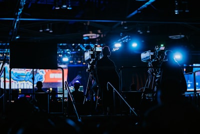 broadcasted — транслировать