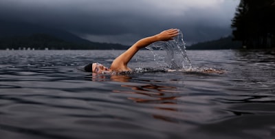 Ich gehe schwimmen. — Я иду плавать.