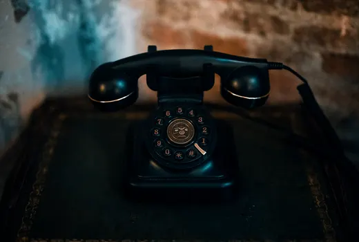 phone ringing — звонок